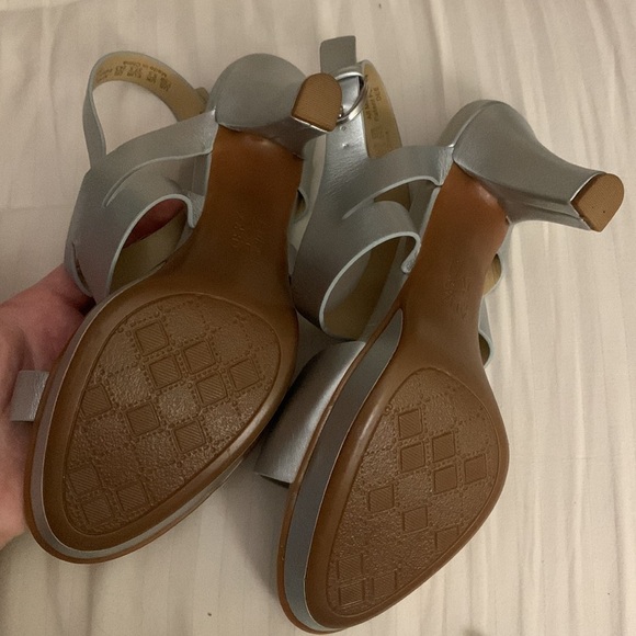 Naturalizer Women's Dee Slingbackheels Heeled Sandal in silver! ✨US size 7.5W - Picture 6 of 10